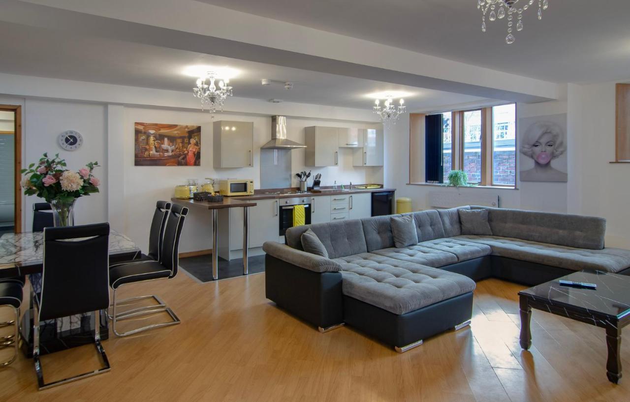 Super Spacious Church Conversion Close To Tower Blackpool Eksteriør billede